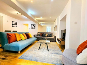 Charming Hyde Park Private Accommodation with Back Patio by Lancaster Gate and Paddington Station
